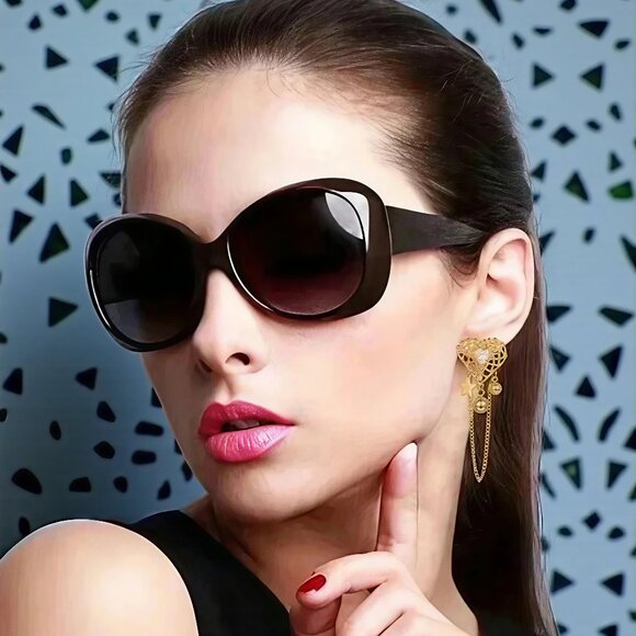 ๐๏ธ18K Gold Plated Asymmetrical Heart Earrings with Dangles Sparkling Rhinestone - Picture 4 of 11